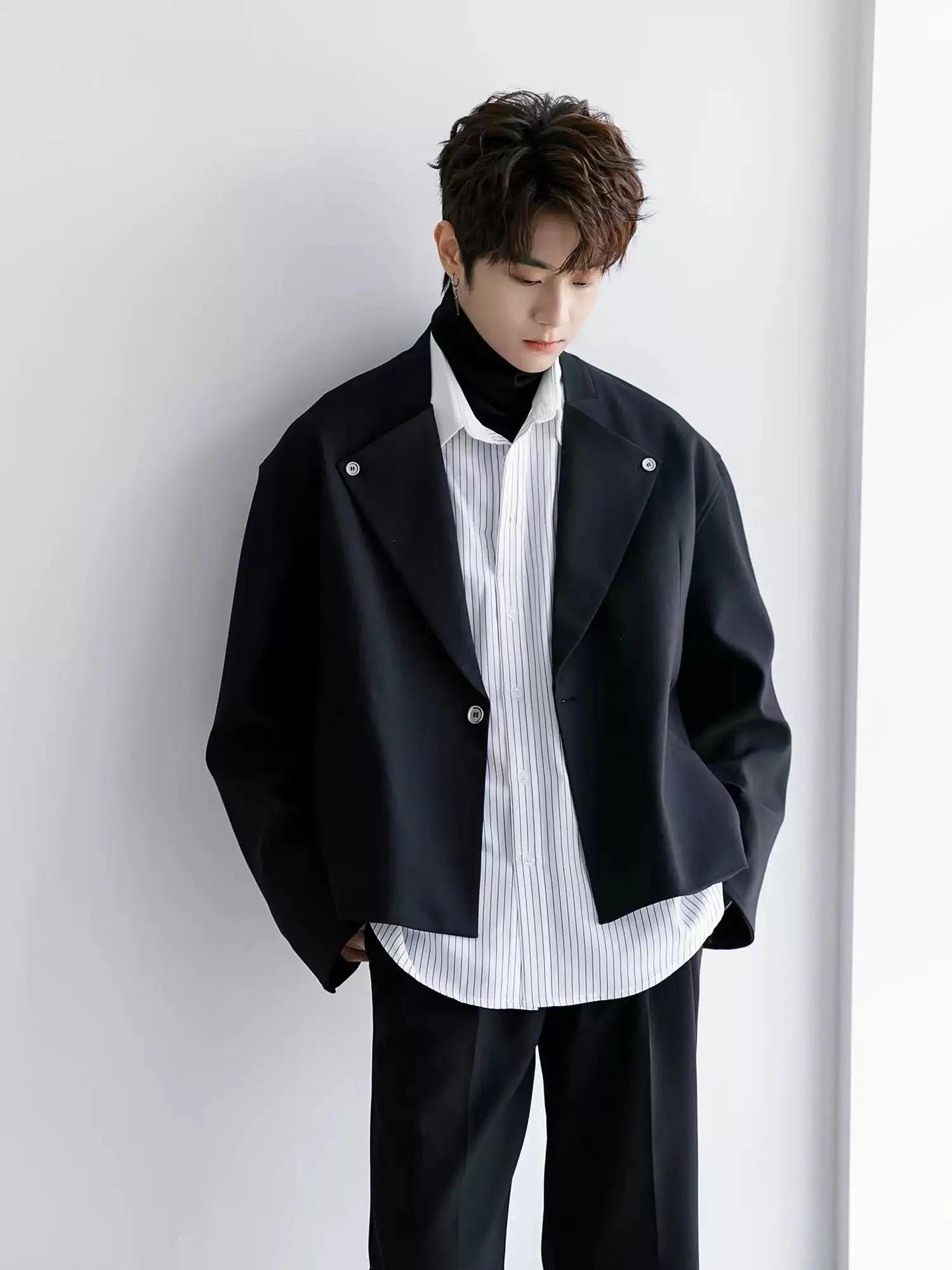 Chuan Sleek Lapel Button Detail Blazer