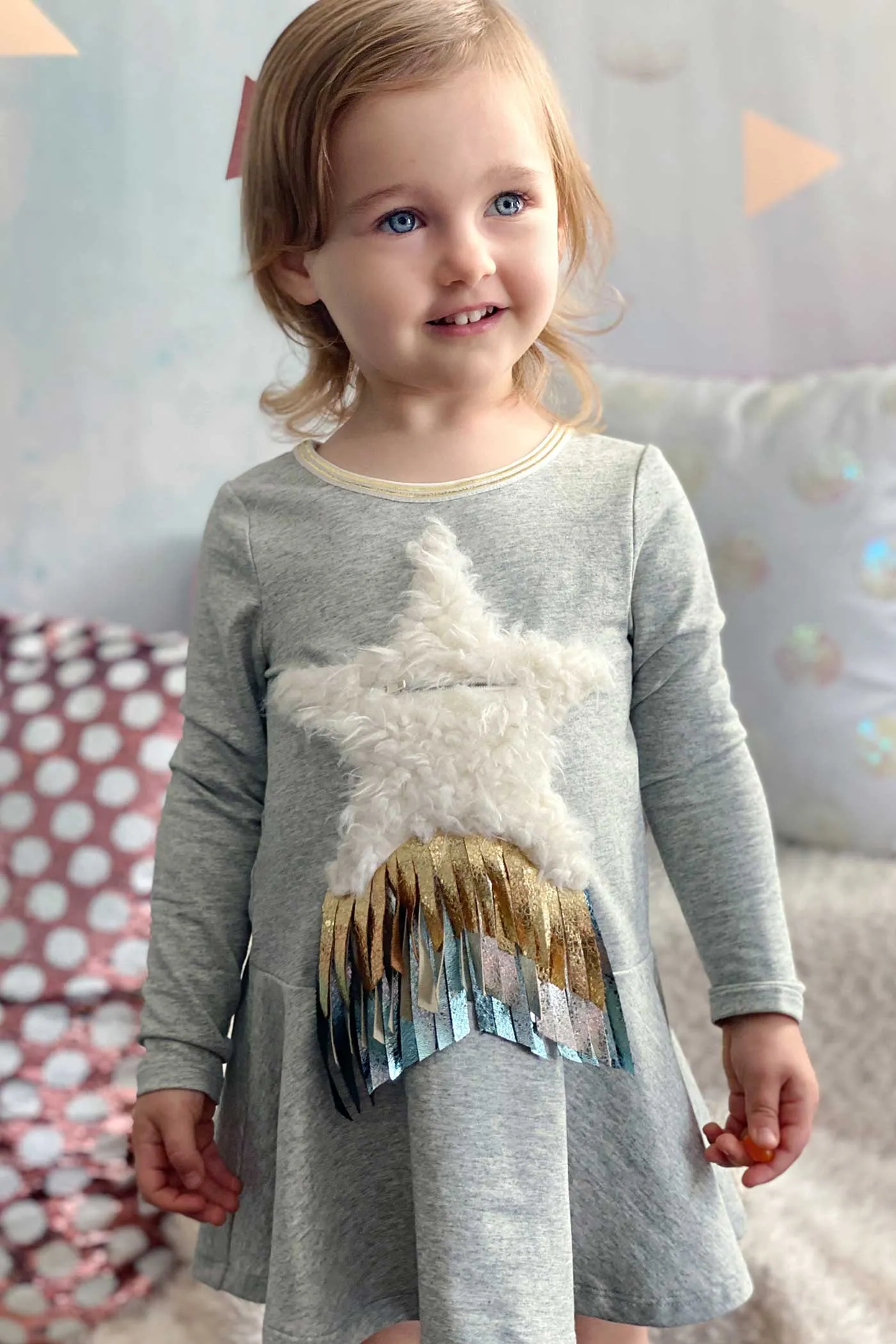 Little Girls Long Sleeve Star Pocket Knit Dress