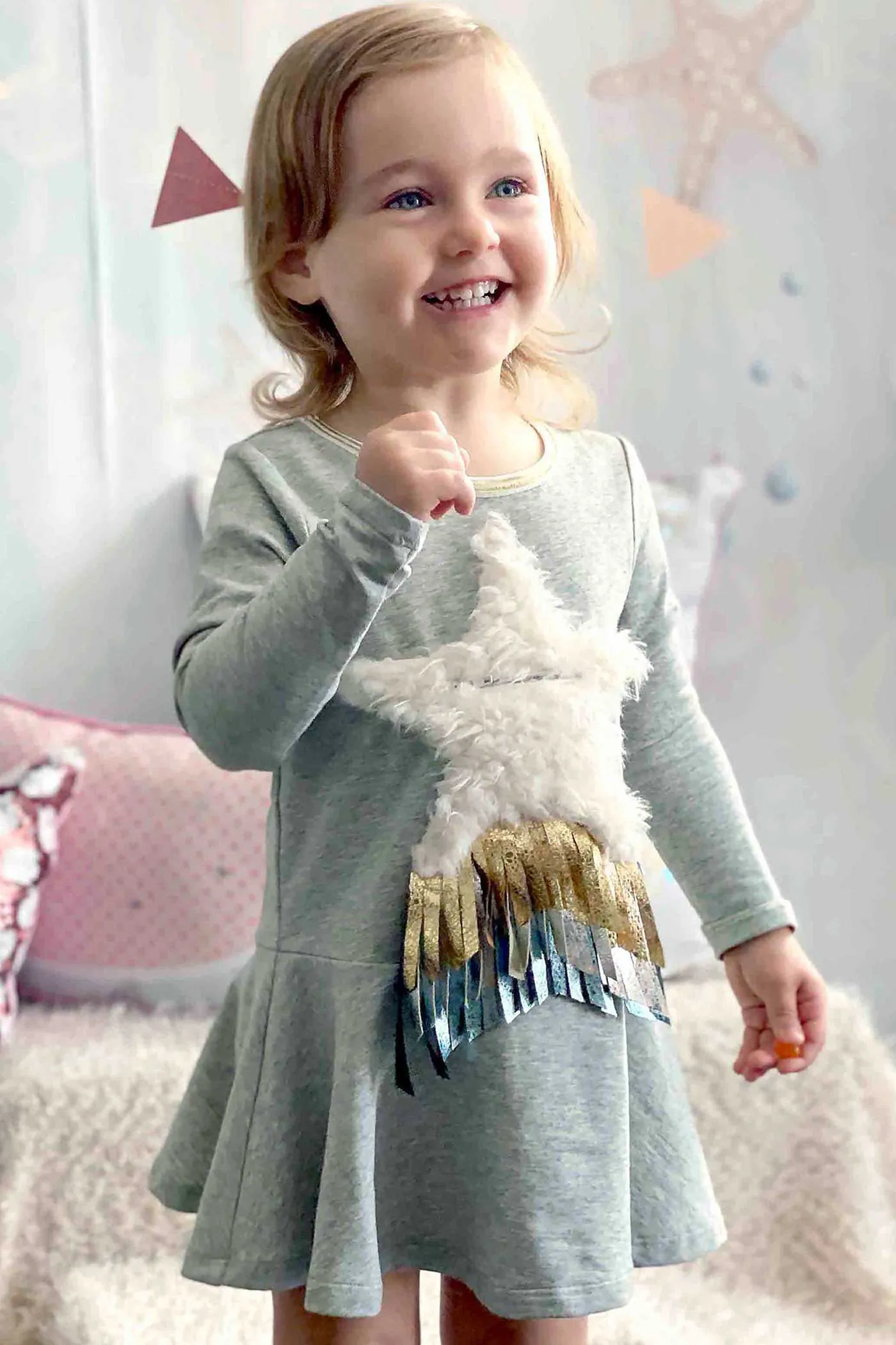 Little Girls Long Sleeve Star Pocket Knit Dress